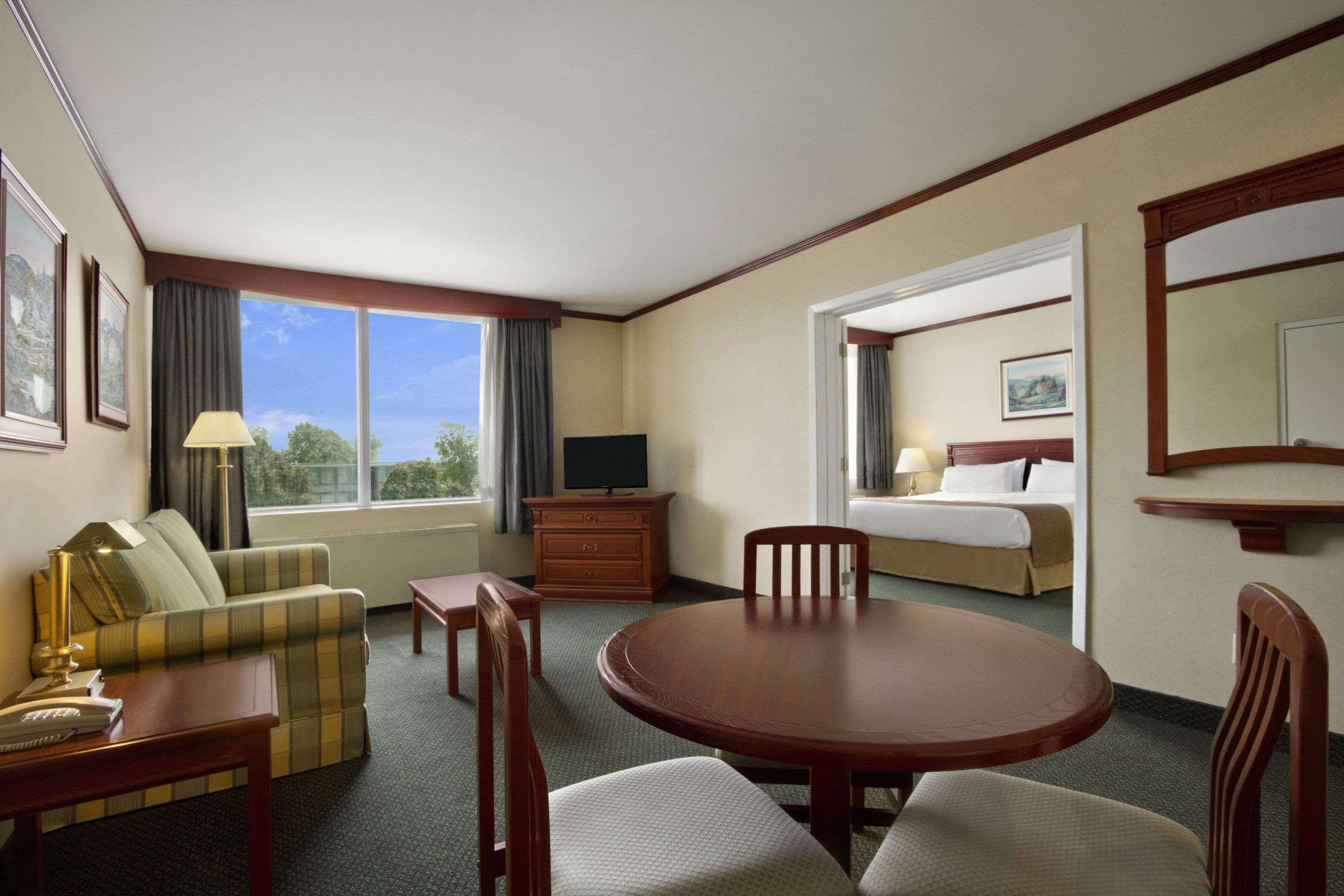 Park Inn Hotel Montreal Airport Dorval Exterior foto