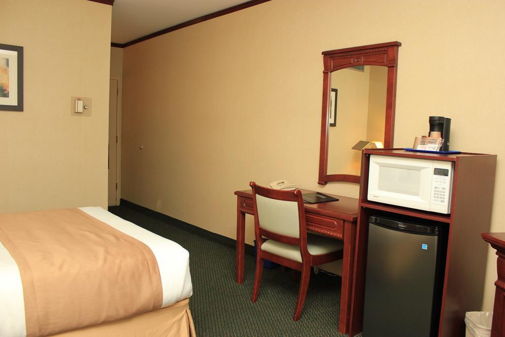 Park Inn Hotel Montreal Airport Dorval Exterior foto