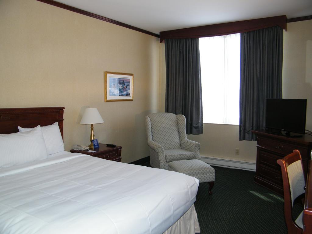 Park Inn Hotel Montreal Airport Dorval Exterior foto