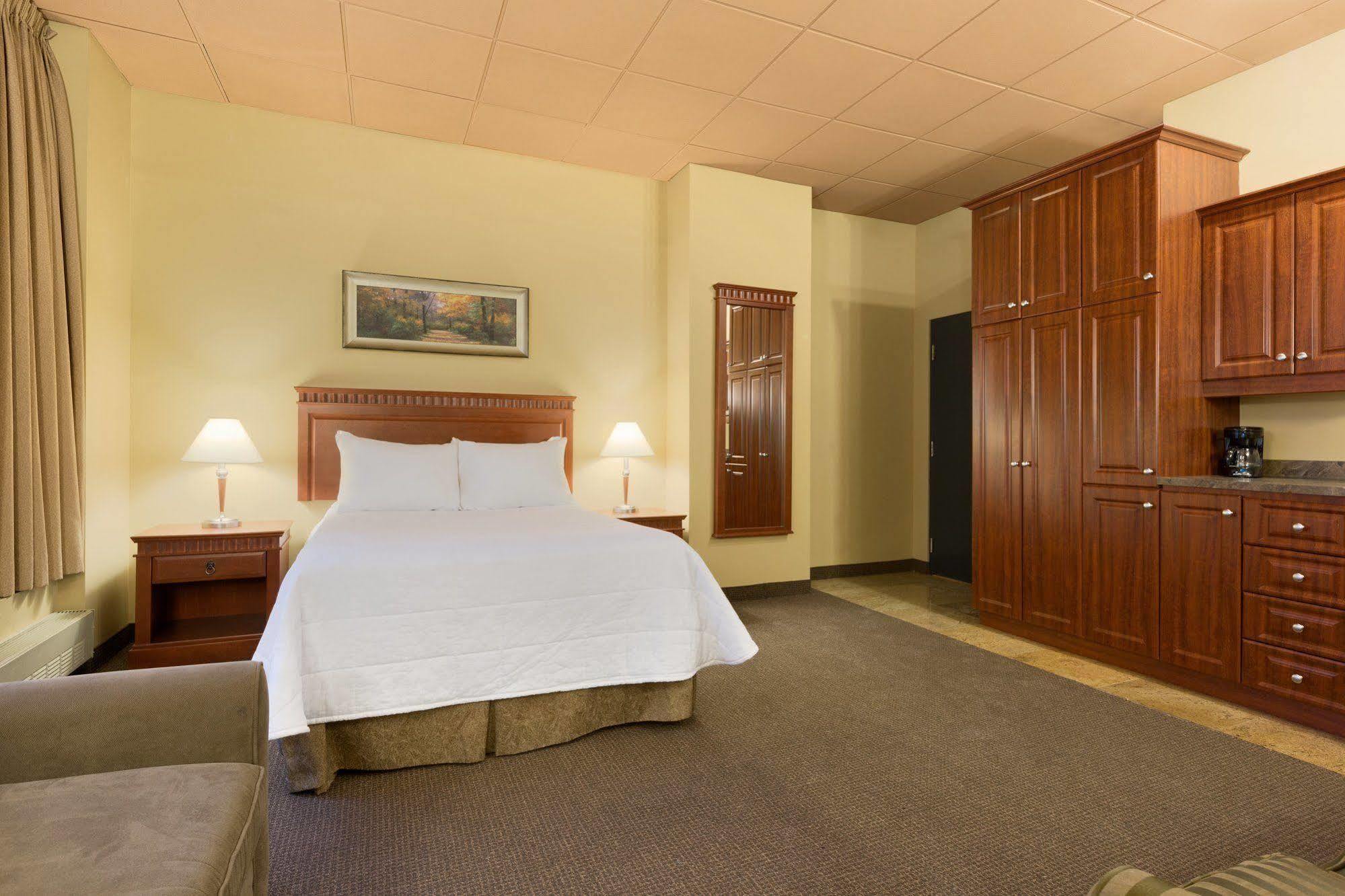 Park Inn Hotel Montreal Airport Dorval Exterior foto